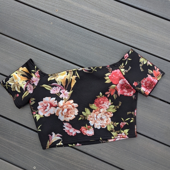 Charlotte Russe Off the Shoulder Floral Crop Top - Picture 2 of 4